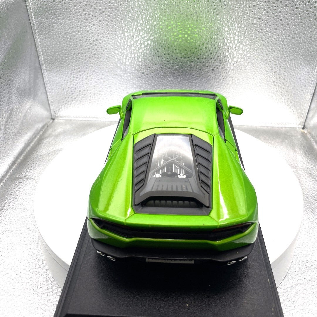 Maisto Lamborghini Huricán LP 610-4 Green Die Cast with Base, Scale: 1/18, Cracked Windshield rear view