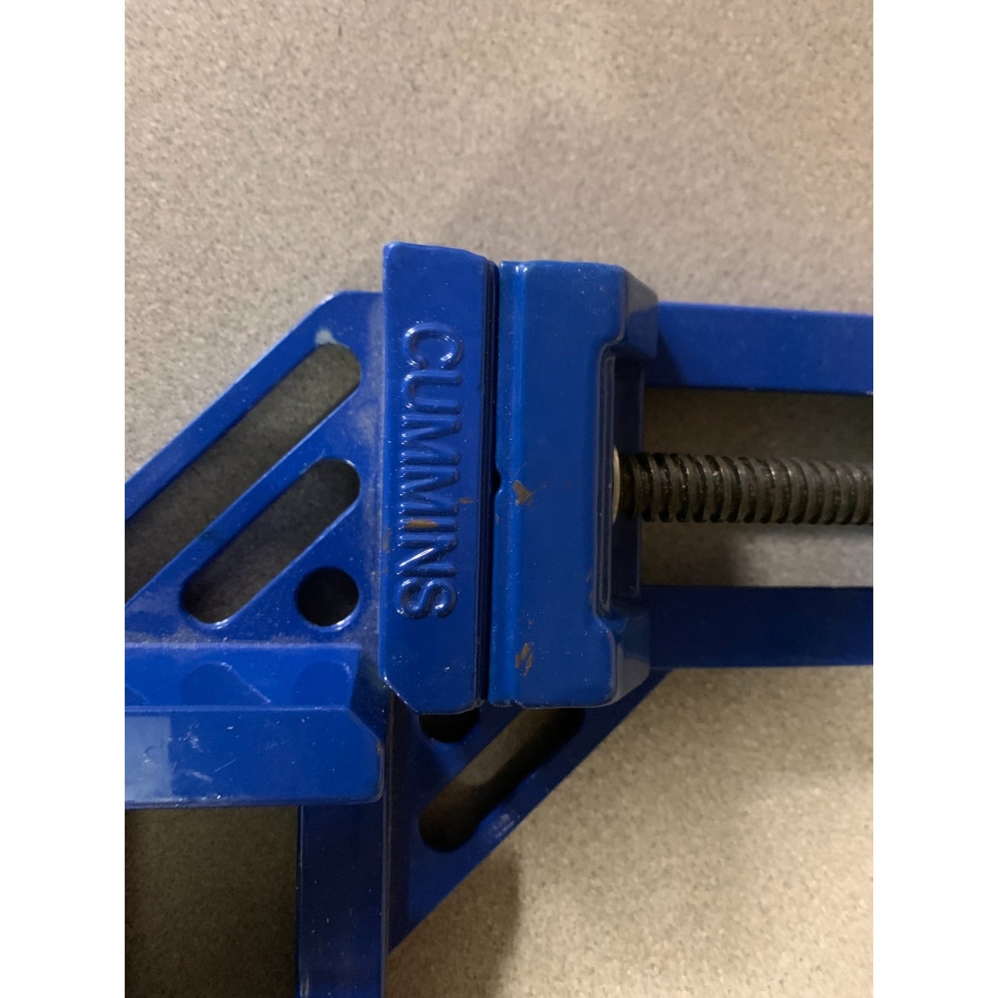 Cummins Tools 4" Corner Clamp with Quick Release closeup of Cummins logo