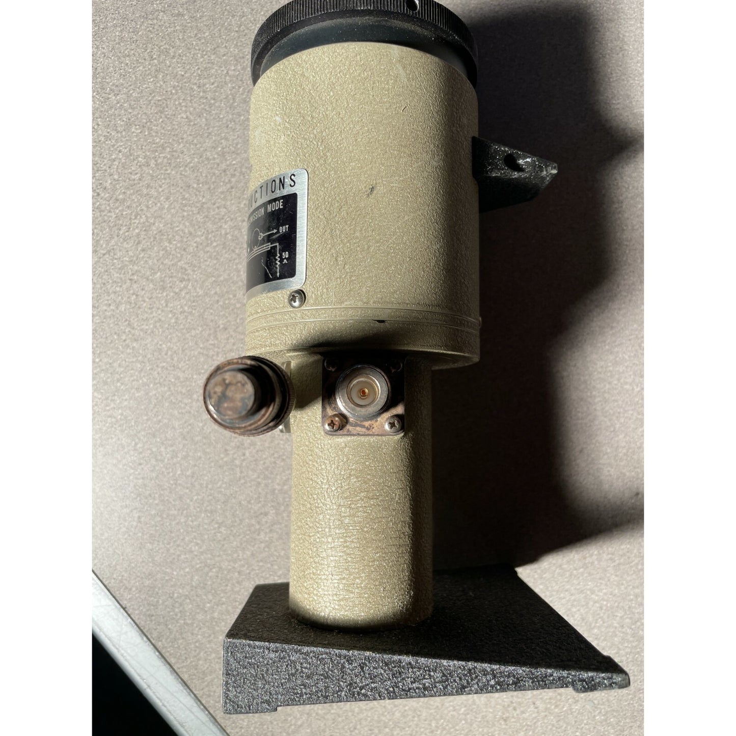 General Microwave N608 Coax Coaxial Frequency Meter side view