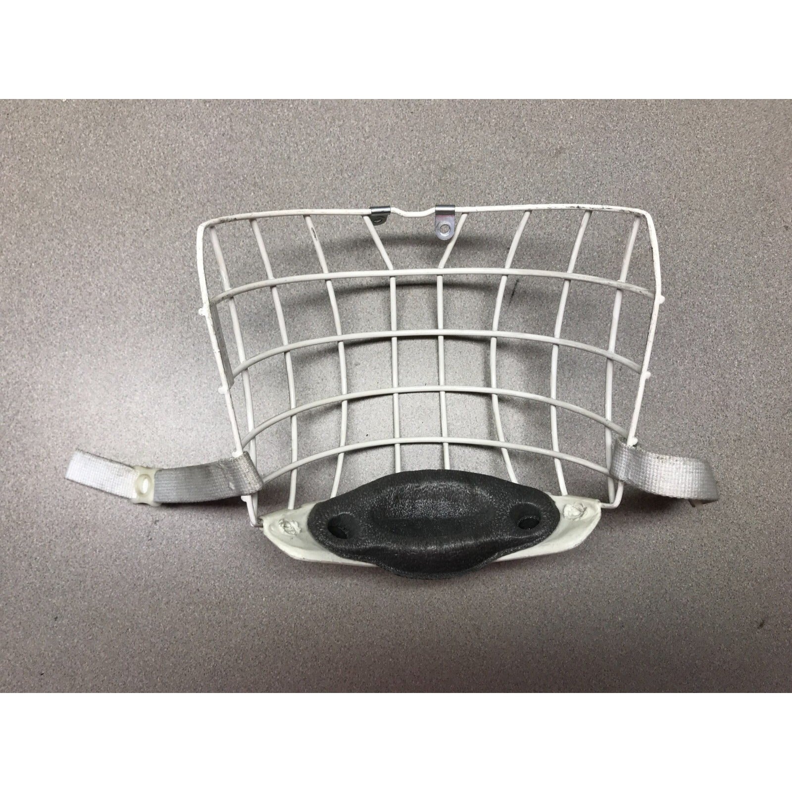 Cooper Hockey Face Mask Cage White VL 50 w/ Chinstrap Vintage
 inside view