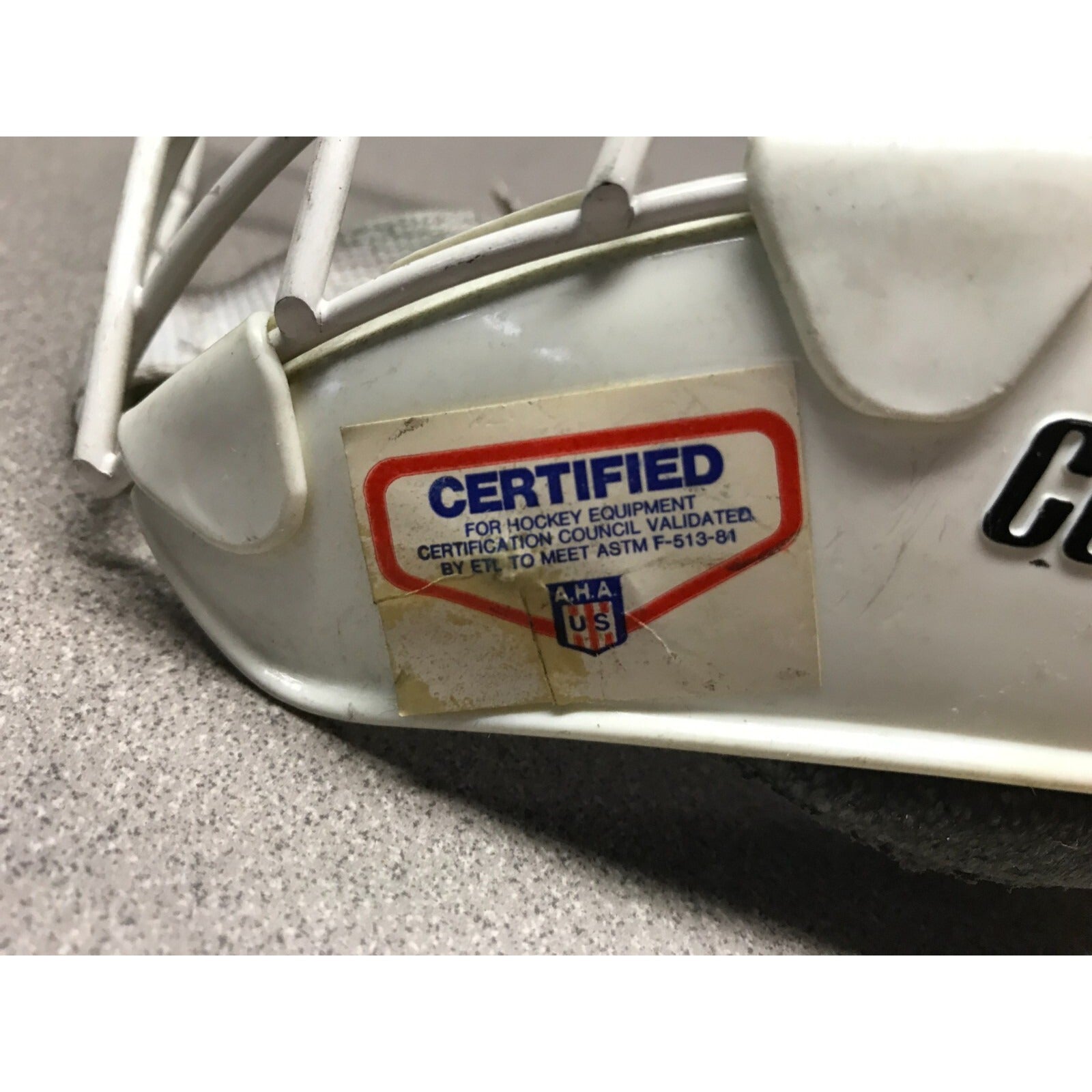 Cooper Hockey Face Mask Cage White VL 50 w/ Chinstrap Vintage
 certified label