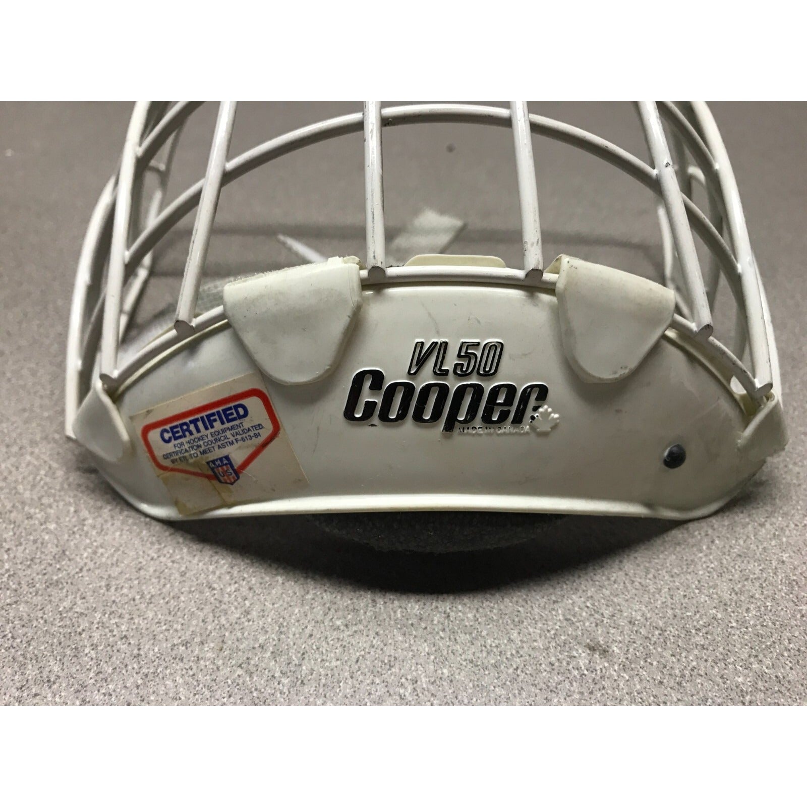 Cooper Hockey Face Mask Cage White VL 50 w/ Chinstrap Vintage chin guard view