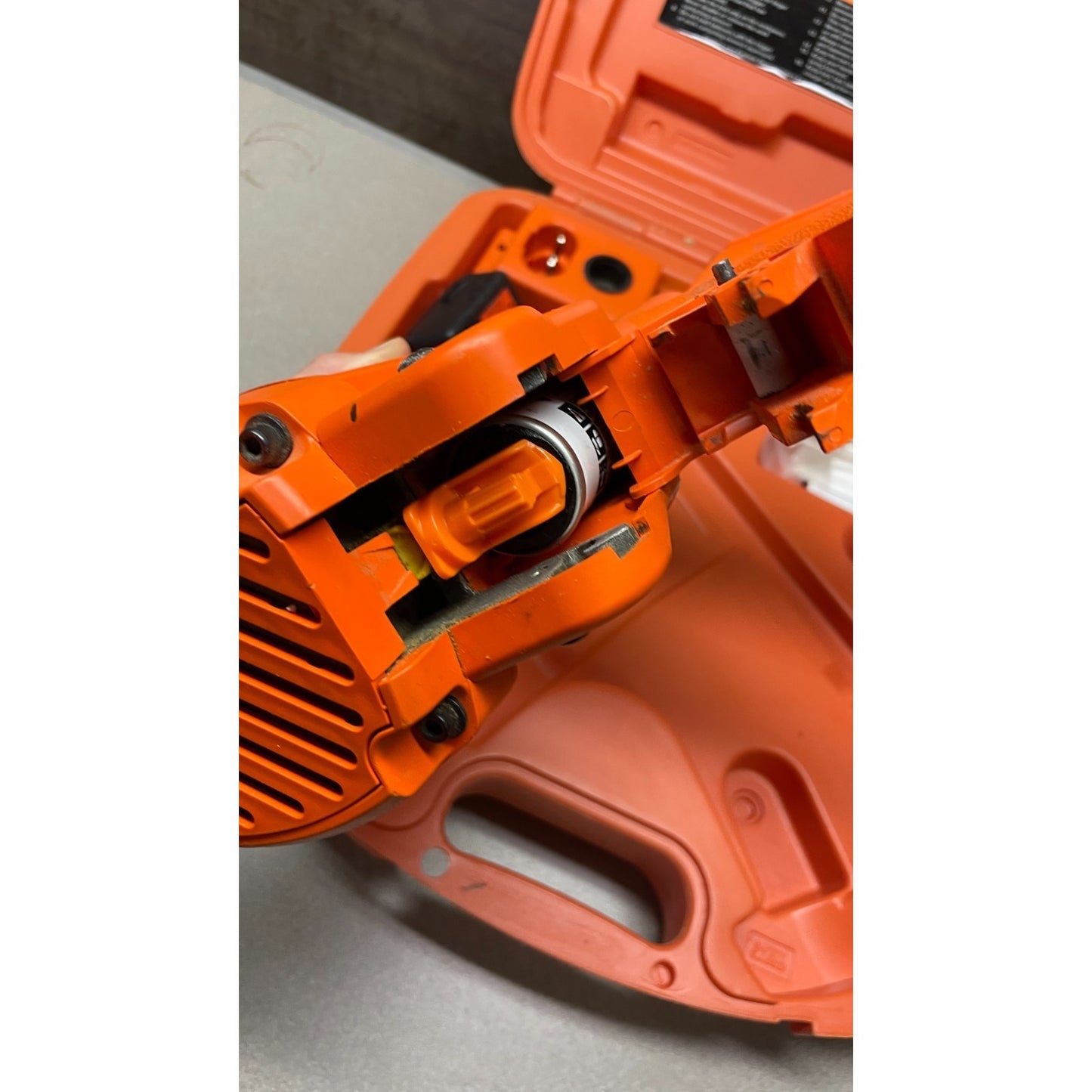 Paslode Impulse IM250 II Cordless 16 gauge Straight Finish Nailer 900400, Untested, Includes Case and Accessories bottom view closeup