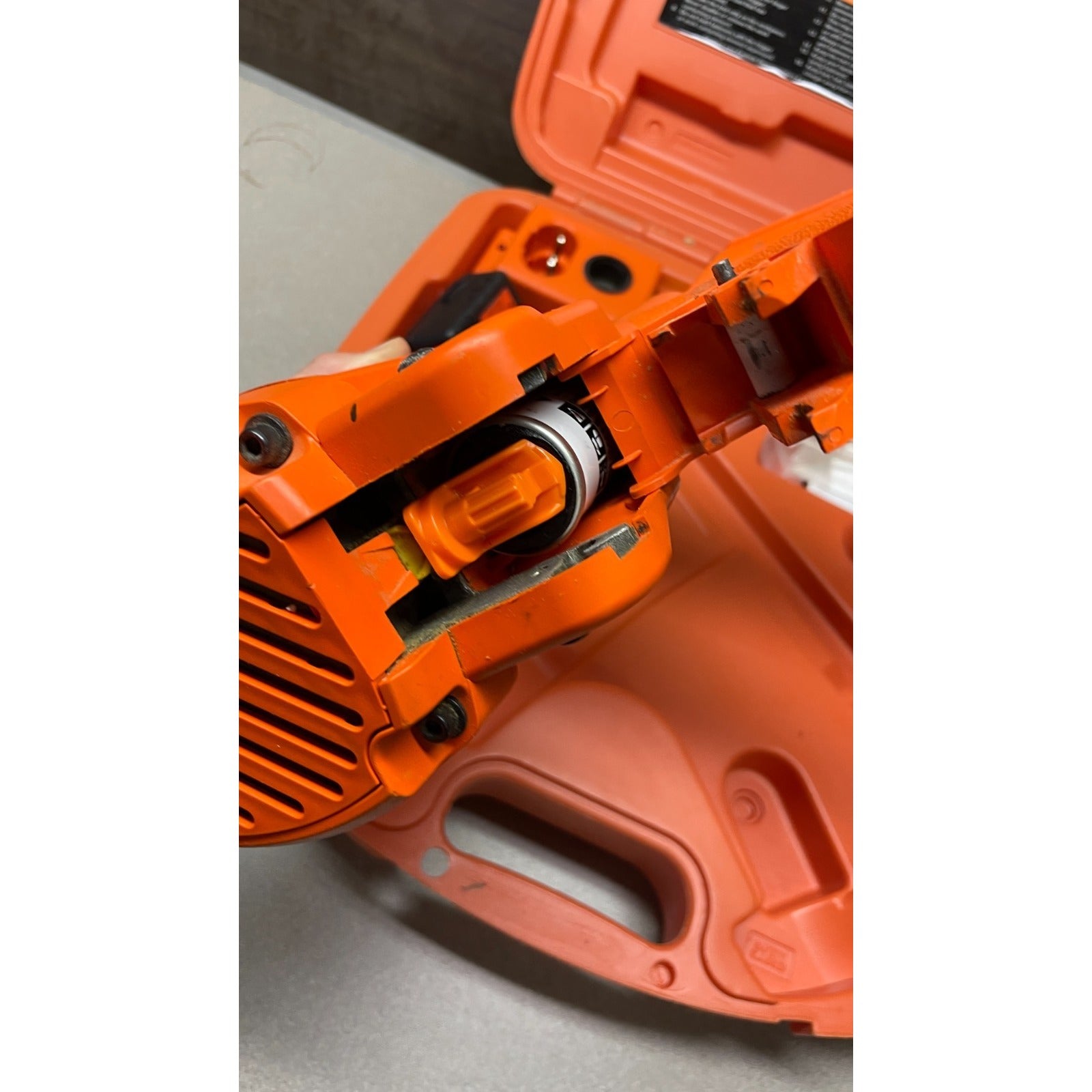 Paslode Impulse IM250 II Cordless 16 gauge Straight Finish Nailer 900400, Untested, Includes Case and Accessories bottom view closeup