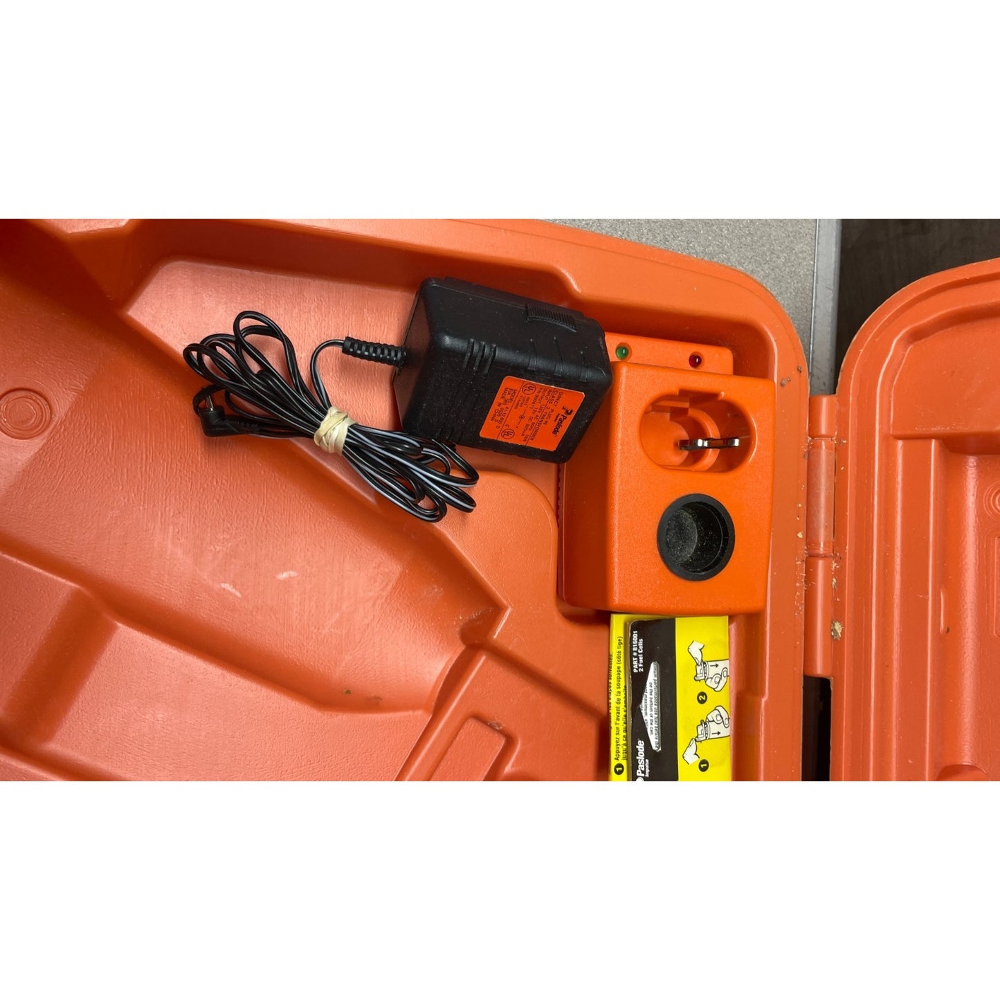 Paslode Impulse IM250 II Cordless 16 gauge Straight Finish Nailer 900400, Untested, Includes Case and Accessories power pack closeup in case