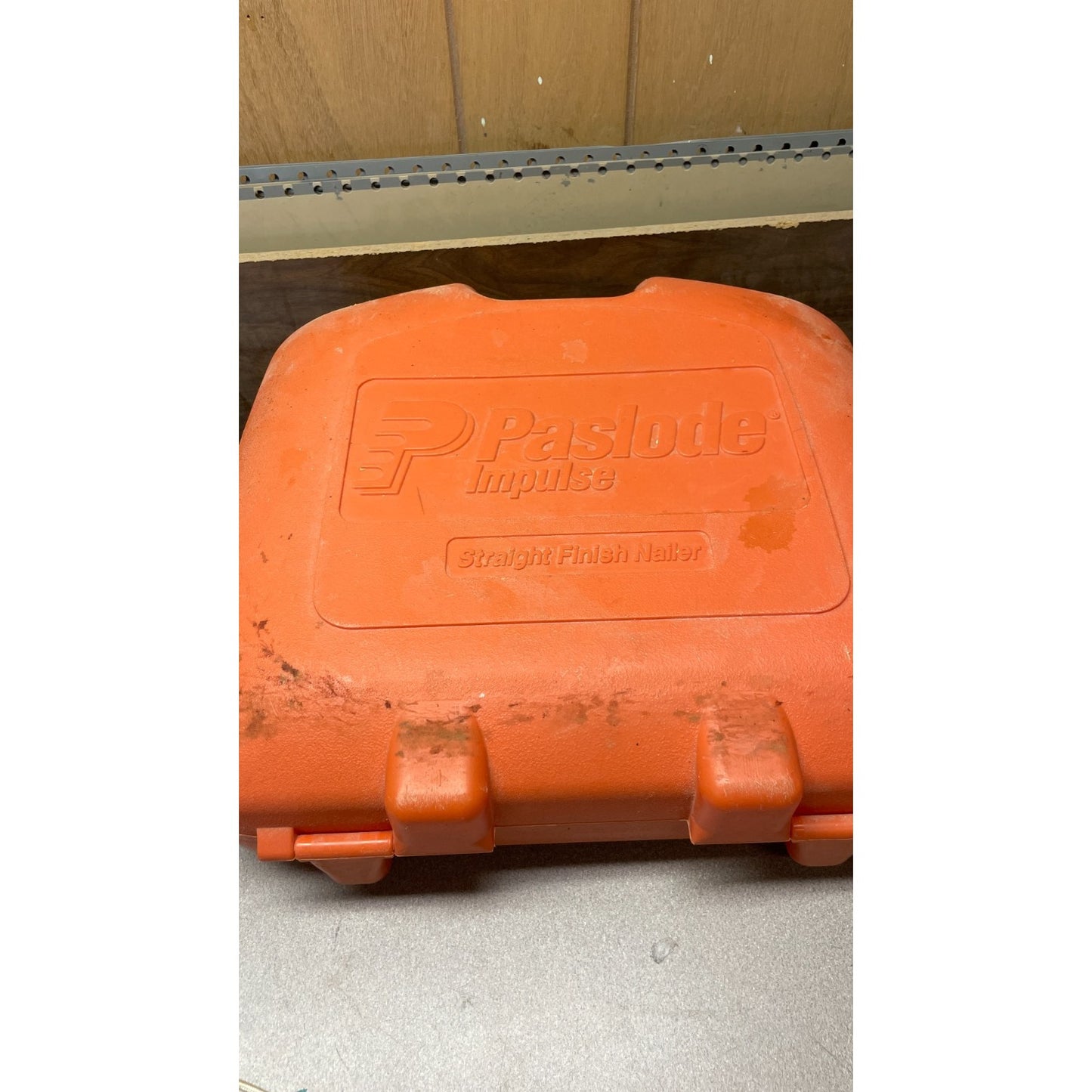 Paslode Impulse IM250 II Cordless 16 gauge Straight Finish Nailer 900400, Untested, Includes Case and Accessories case closed shows wear