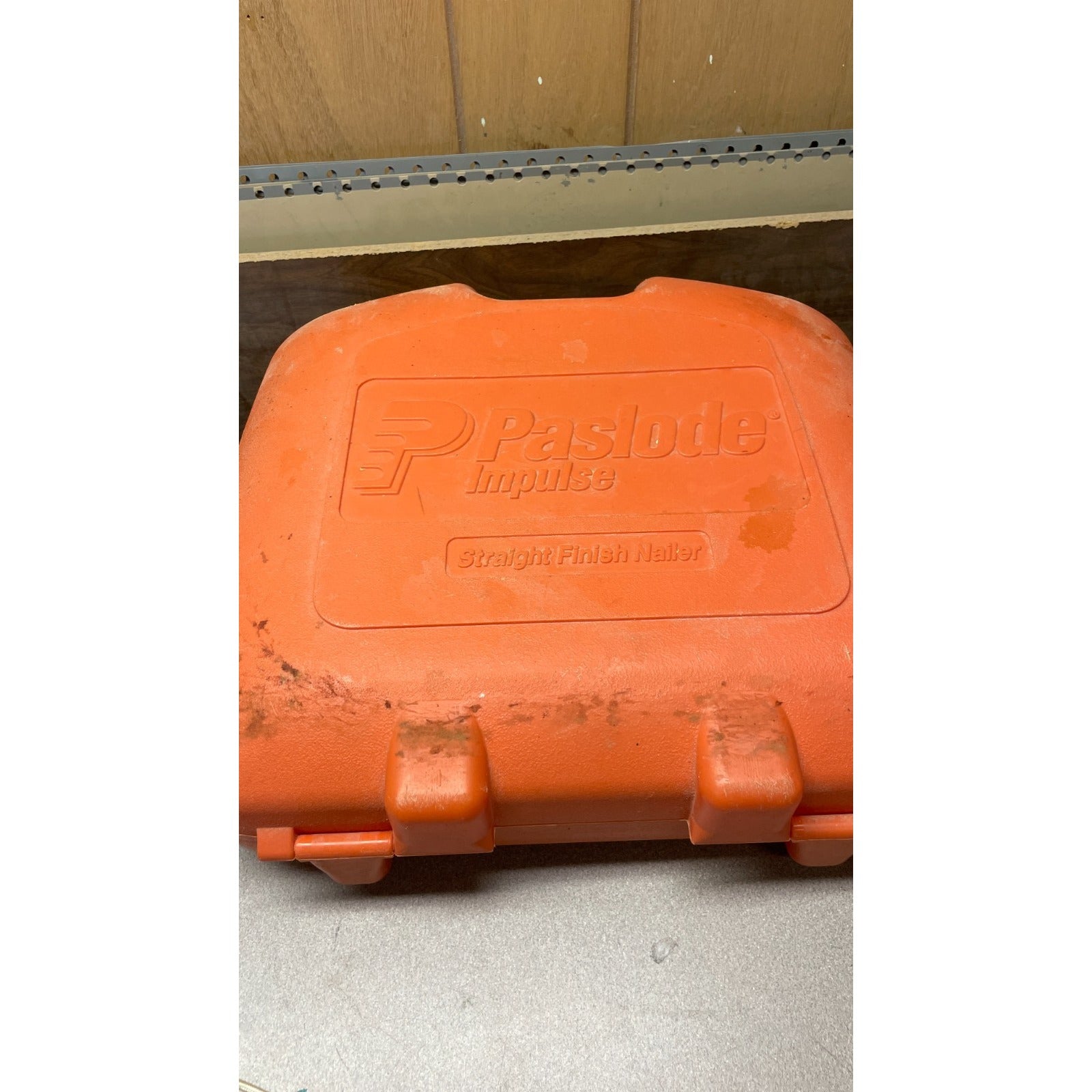 Paslode Impulse IM250 II Cordless 16 gauge Straight Finish Nailer 900400, Untested, Includes Case and Accessories case closed shows wear