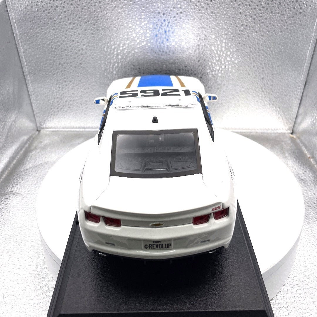 Maisto 2010 Chevrolet Camaro White Police Die Cast with Base, Scale: 1/18 11336 rear view