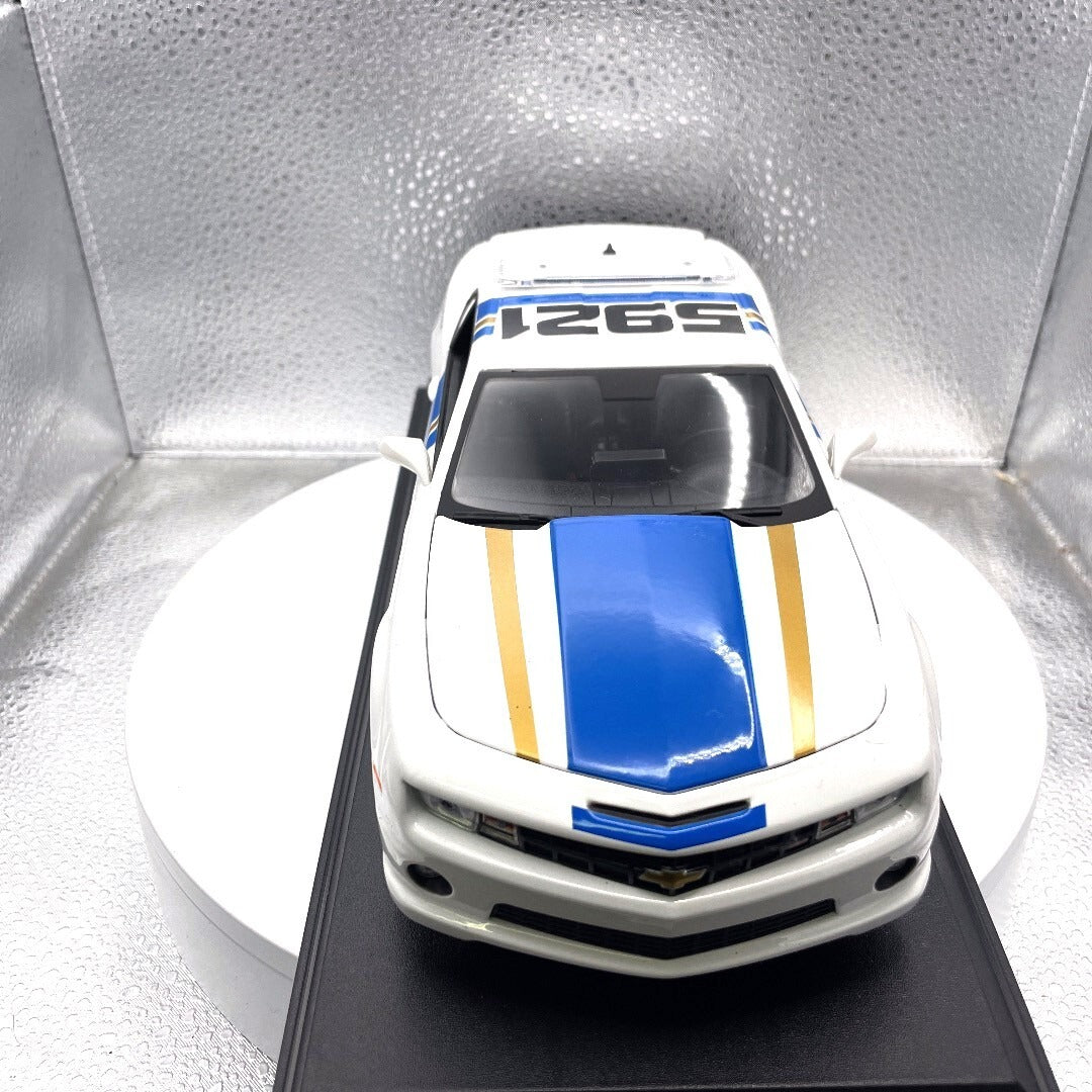 Maisto 2010 Chevrolet Camaro White Police Die Cast with Base, Scale: 1/18 11336 front end view