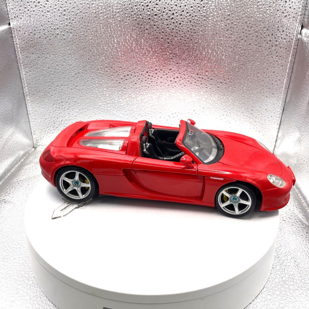 Maisto Porsche Carrera GT Red Die Cast, Scale: 1/18 passenger side view