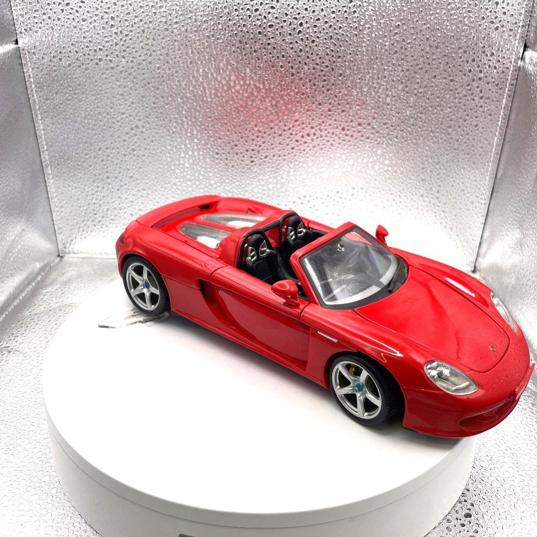 Maisto Porsche Carrera GT Red Die Cast, Scale: 1/18 passenger/front end view