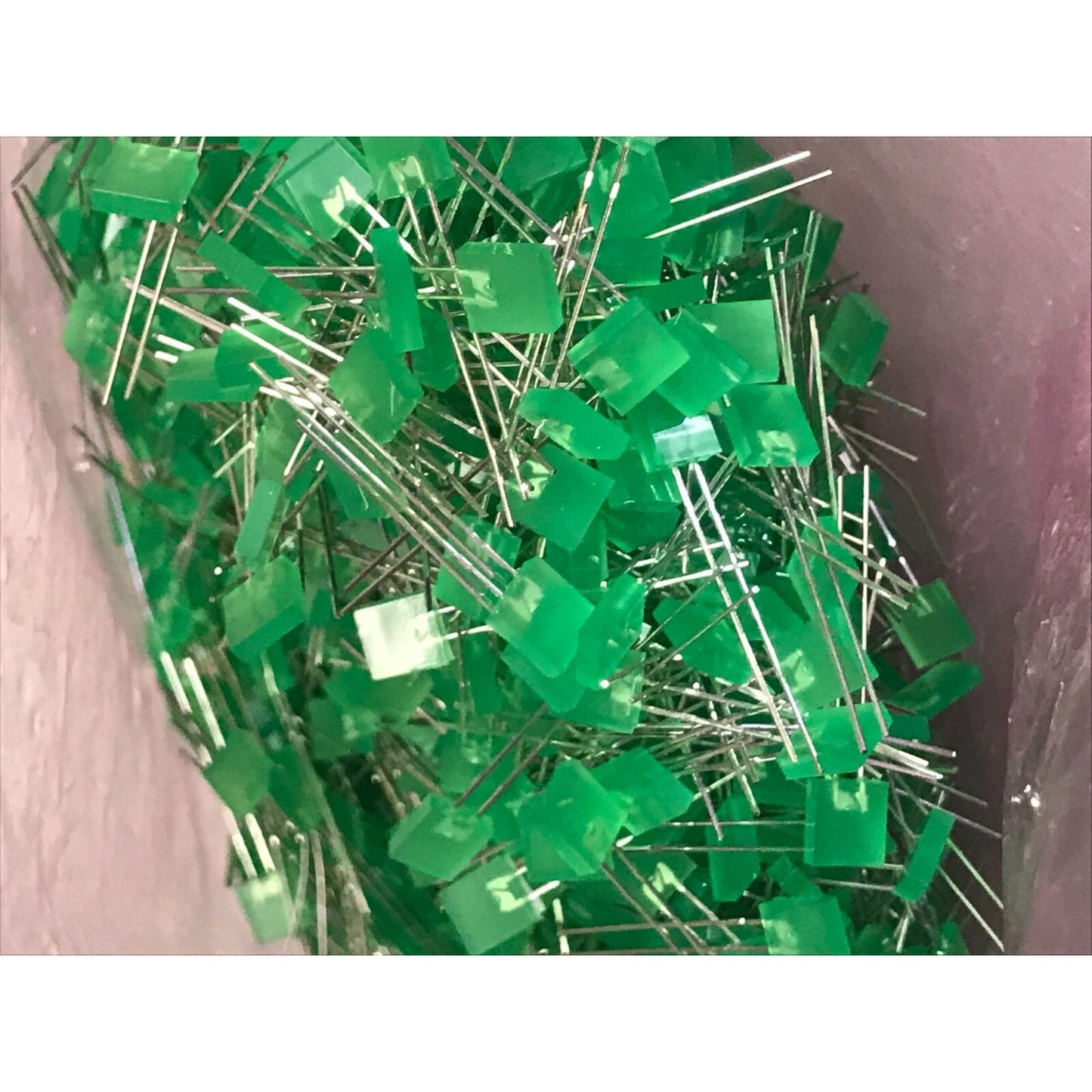 LED Green 7.1x2.4 Ligitek Electronics 04110000 - Lot of ~1500 LEDs closeup