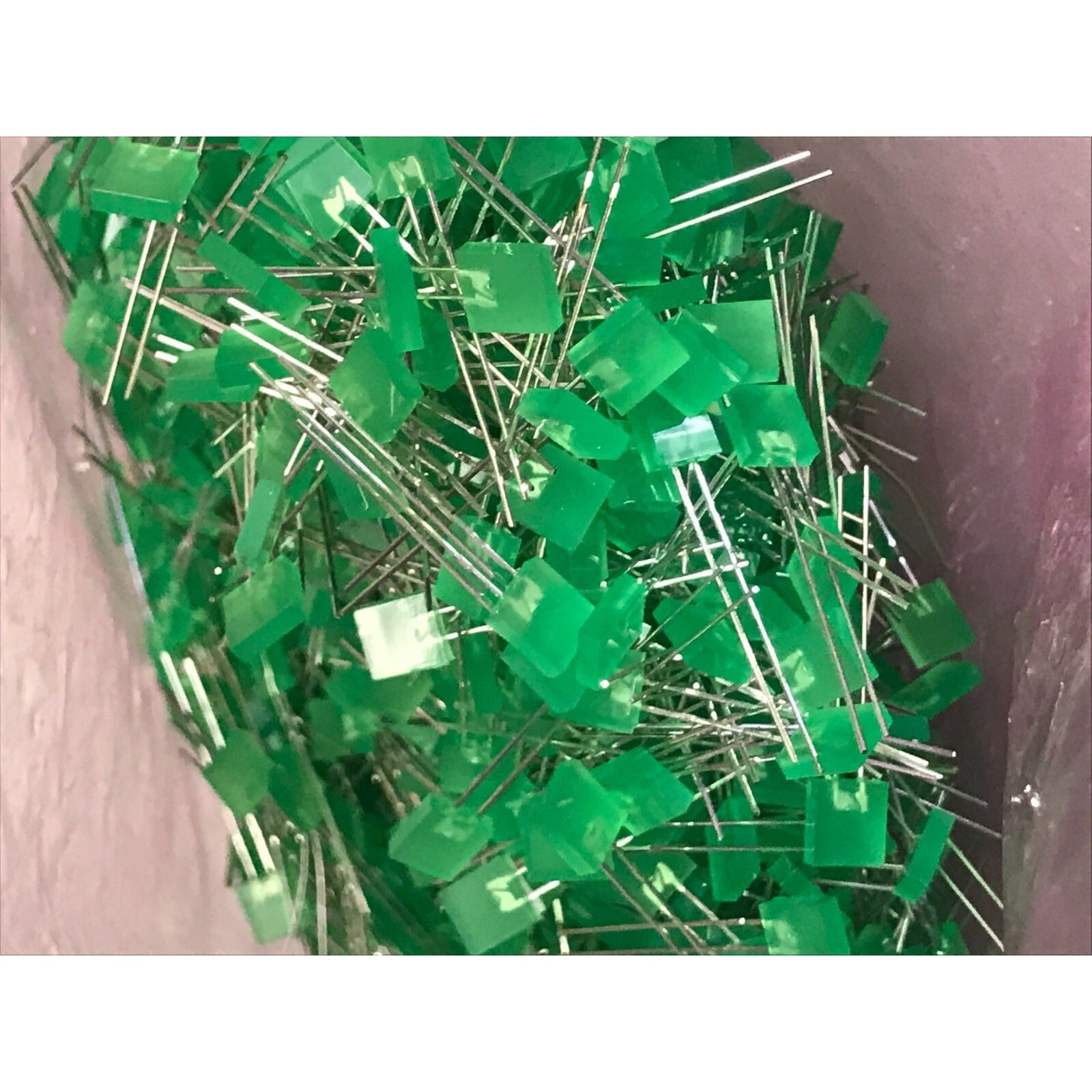 LED Green 7.1x2.4 Ligitek Electronics 04110000 - Lot of ~1500 LEDs closeup