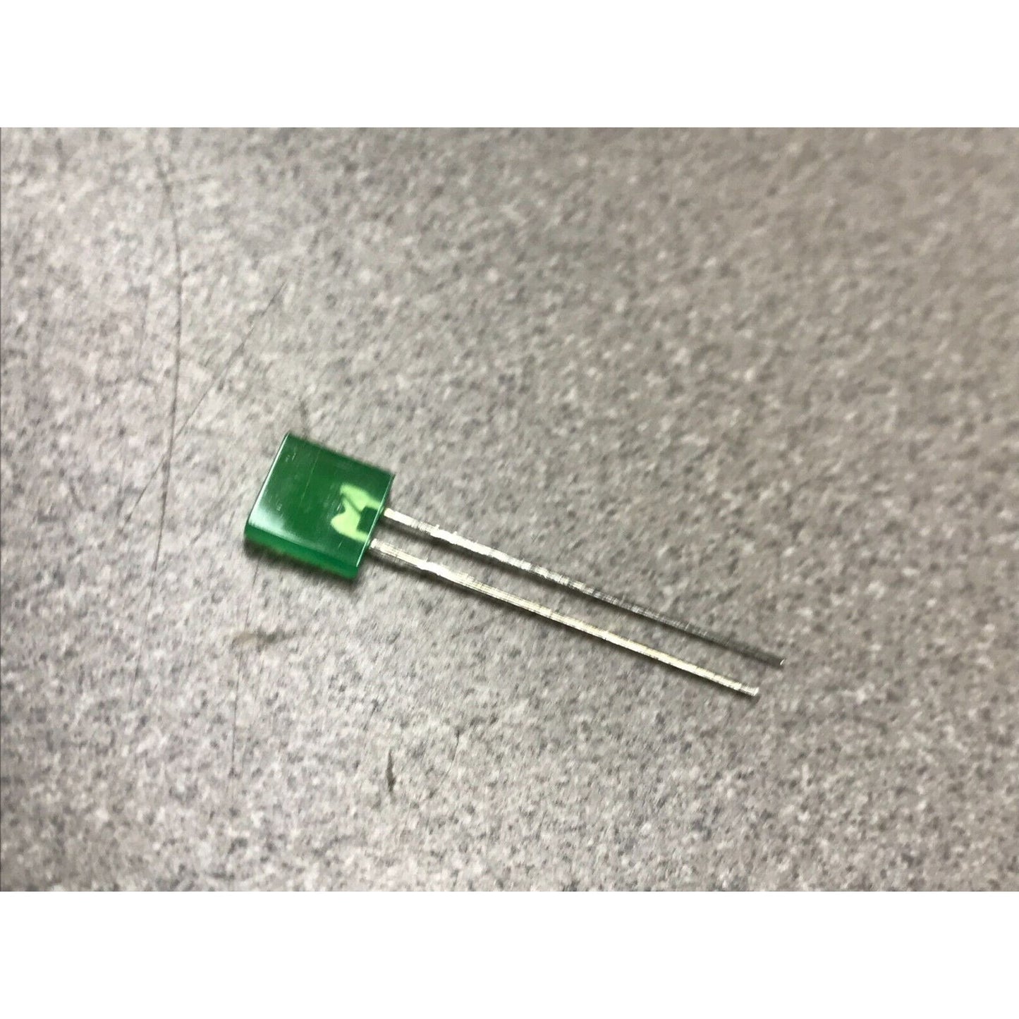 LED Green 7.1x2.4 Ligitek Electronics 04110000 - Lot of ~1500 LED close up