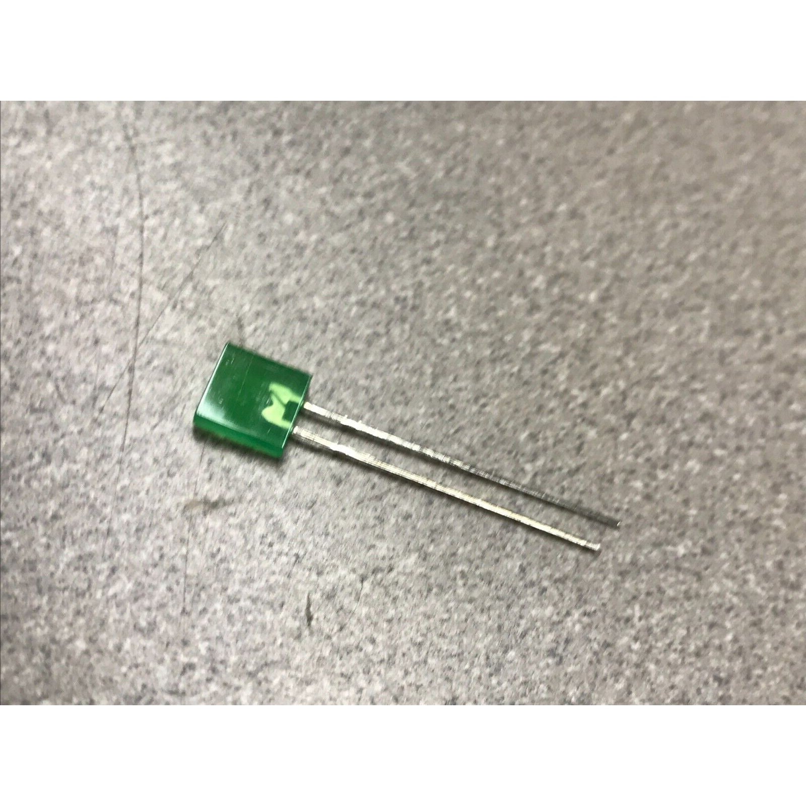LED Green 7.1x2.4 Ligitek Electronics 04110000 - Lot of ~1500 LED close up