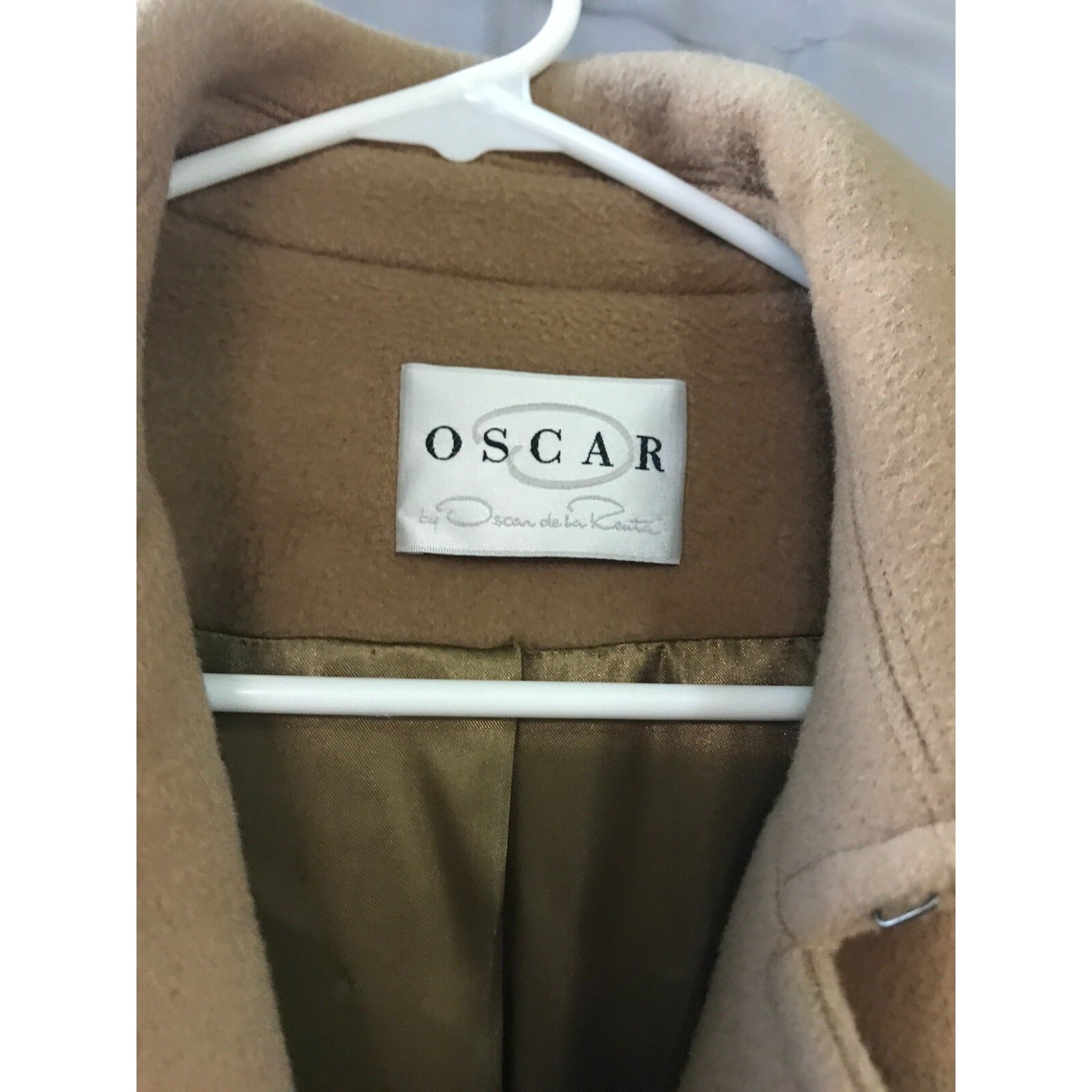 Oscar De La Renta Women's Double Breasted Wool Camel Coat, Size M label close up