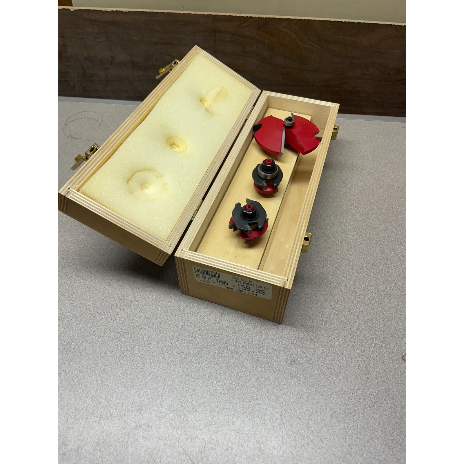 Freud Router Bit Set ITEM 97-100, Like New side view of router bits in box