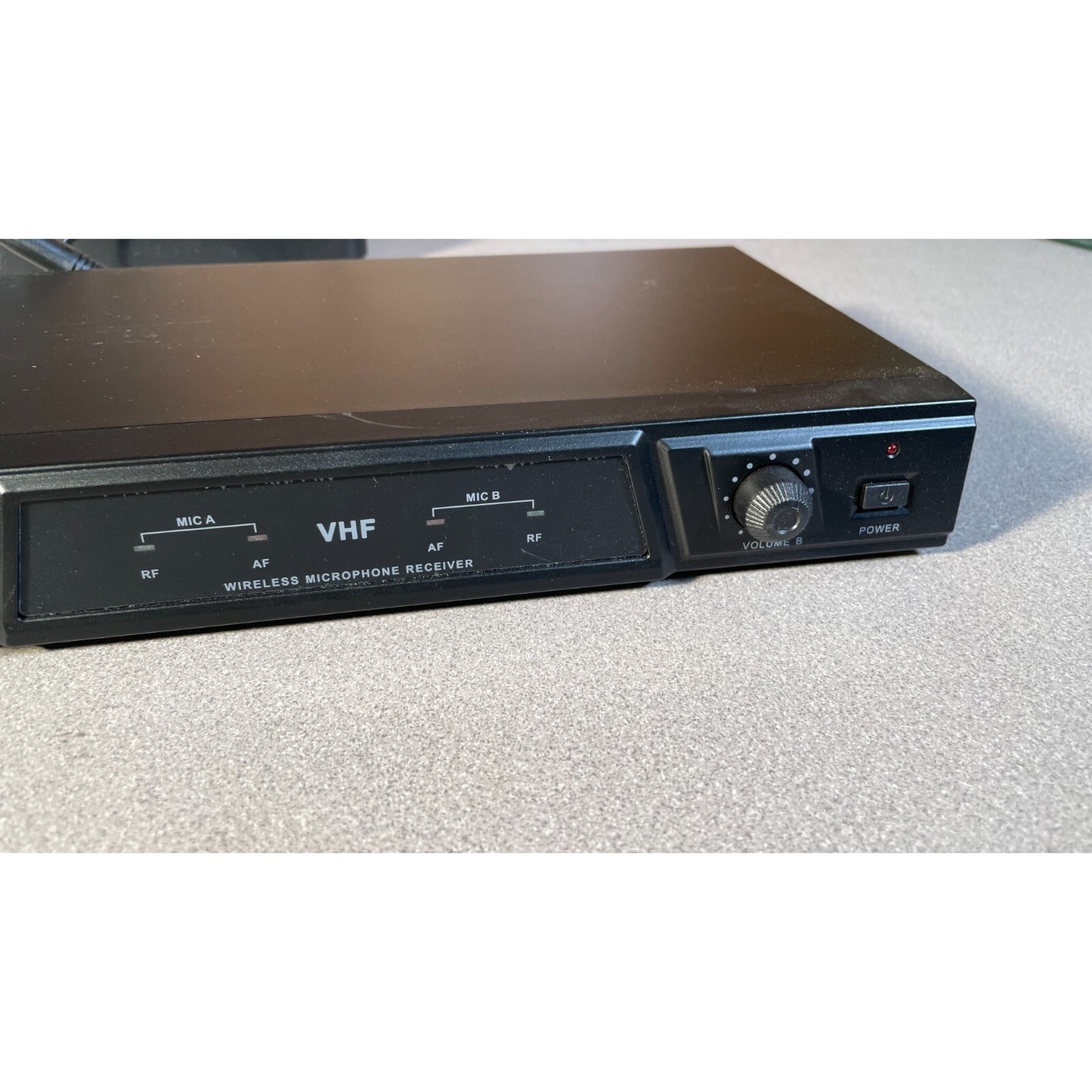 Pyle PDWM 2115 Wireless Microphone Receiver front panel controls and status indicator LEDs