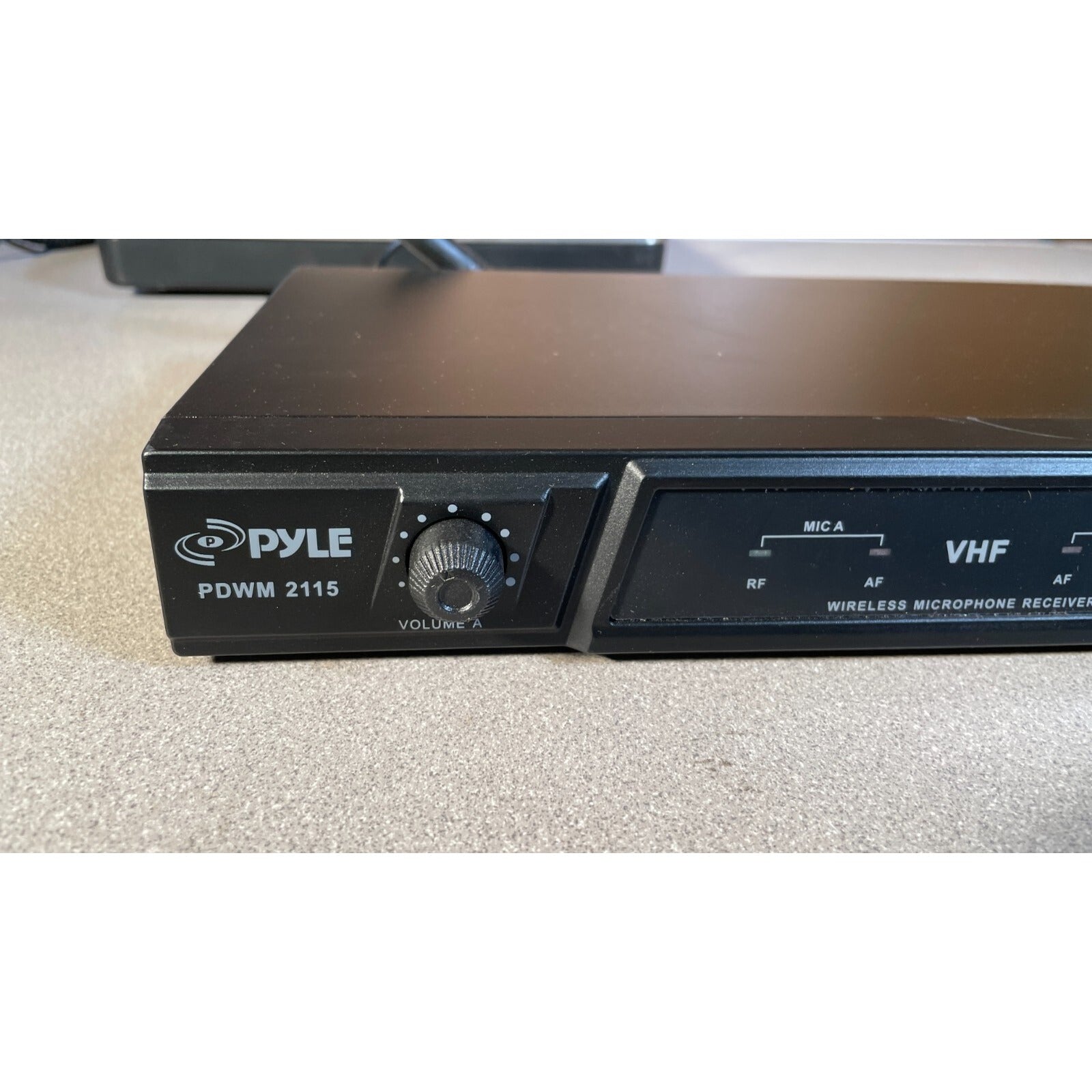 Pyle PDWM 2115 Wireless Microphone Receiver front panel controls left side